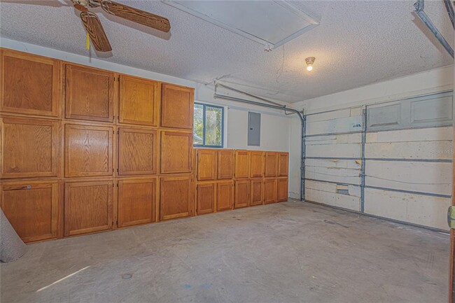 Building Photo - 933 N Clara Ave