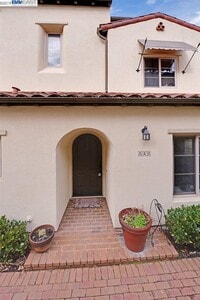 Building Photo - 549 Ficus Terrace