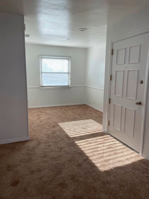 Dining Room - 10045 S Wilton Plz