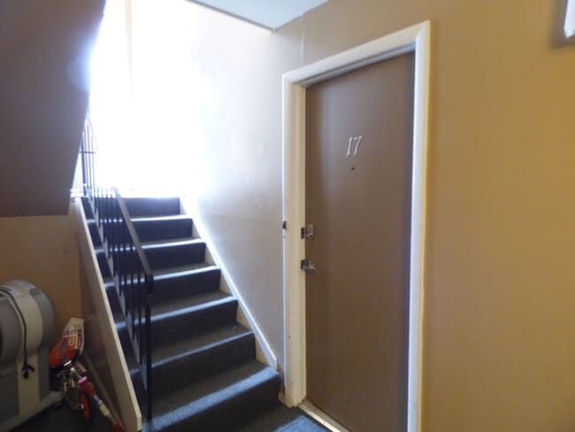 Building Photo - Downtown Living | 1 Bed • 1 Bath Ground-Level Condo | Available August 1!