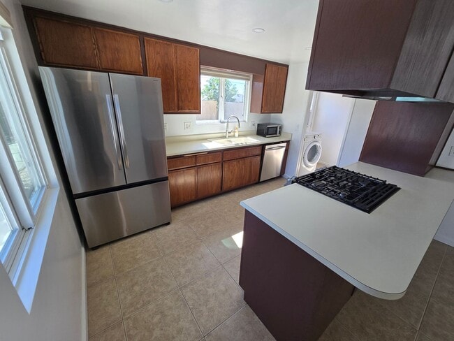 Building Photo - Beautiful 3 Bedroom Home with Pool