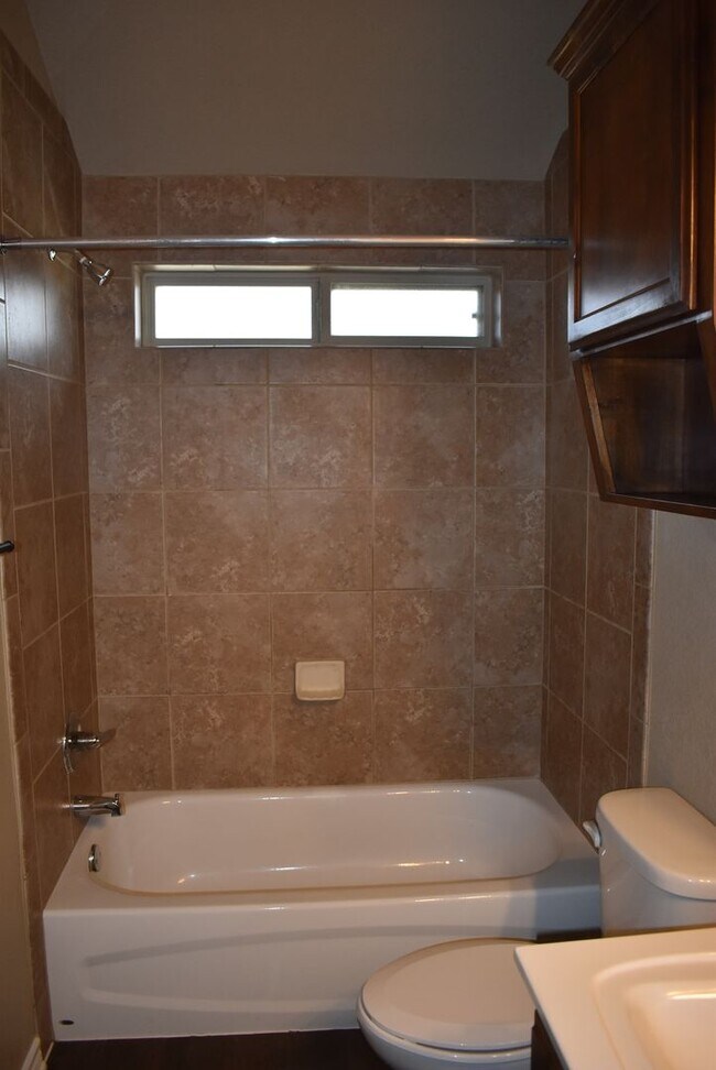 Building Photo - 1808 Seminole Cir