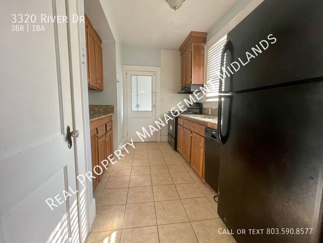 Building Photo - 3320 River Dr