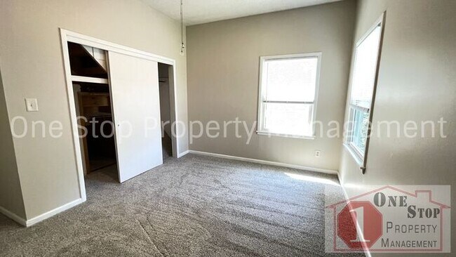Building Photo - Adorable 3 Bedroom, 1 Bathroom in Independ...