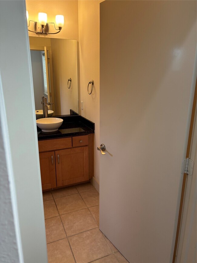 Building Photo - 1510 W 26th St