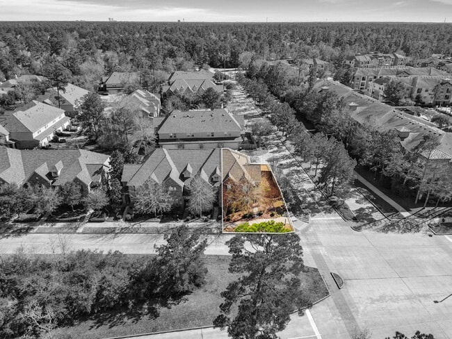 Building Photo - Exceptionally well-maintained Sterling Ridge Townhome boasts an array of desirable features!