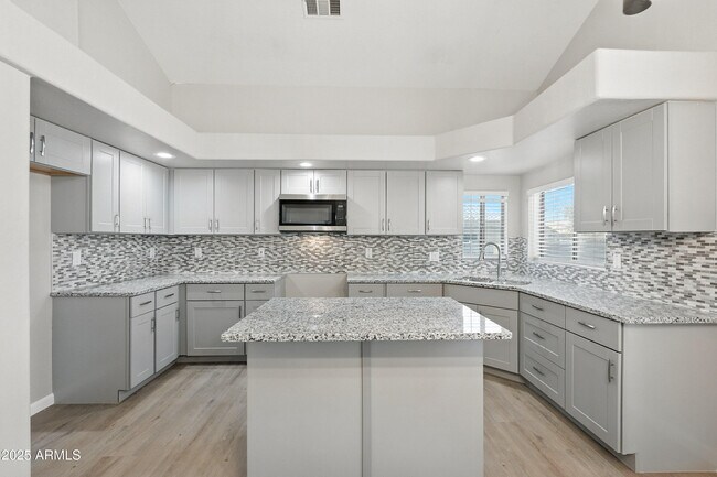 Building Photo - 6412 N 78th Ln