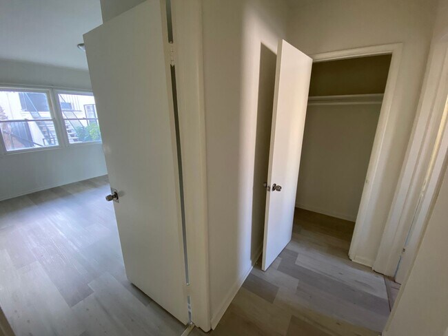 Building Photo - 1375 S Sierra Bonita Ave
