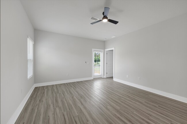 Building Photo - 4 Bedroom Home Near NAS Pensacola