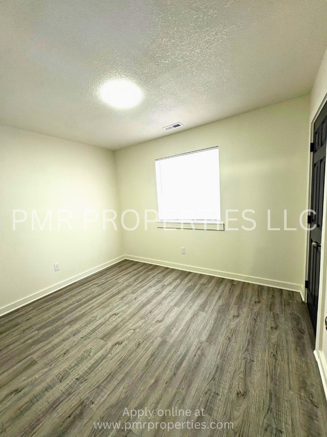 Building Photo - 3 Bedrooms/2 Bathroom House