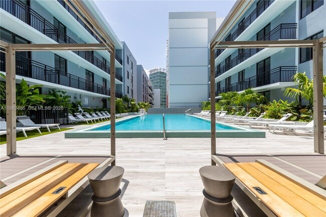 Building Photo - 1005 Spring Garden Rd