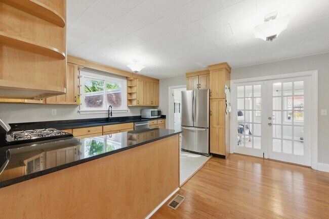 Building Photo - 111 Dupre Ave