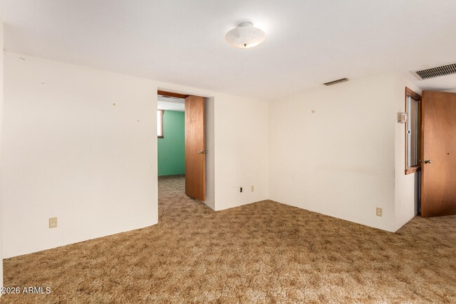 Building Photo - 1125 E 11th St