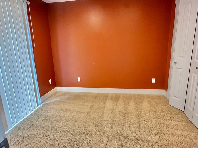 Building Photo - Lovely 3 bed Townhome in Pinehurst neighbo...