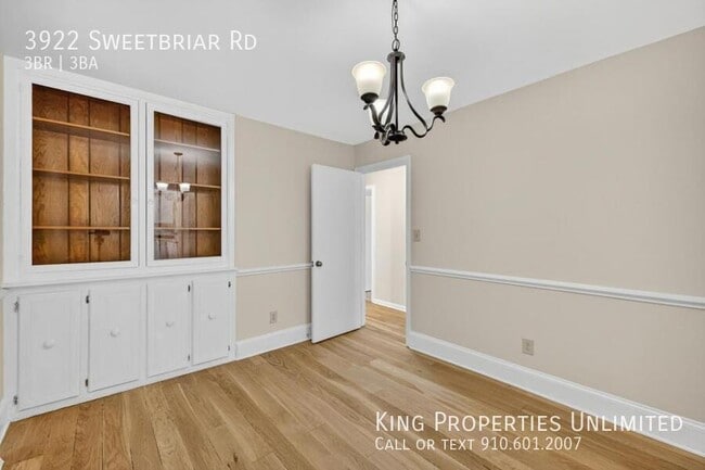 Building Photo - 3922 Sweetbriar Rd