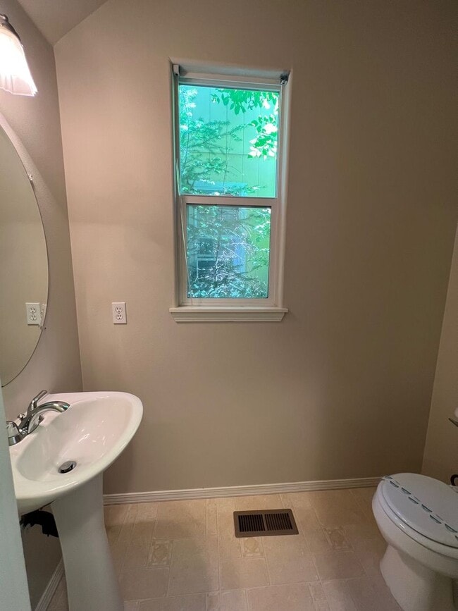 Building Photo - 4353 SE Chelsea Ln