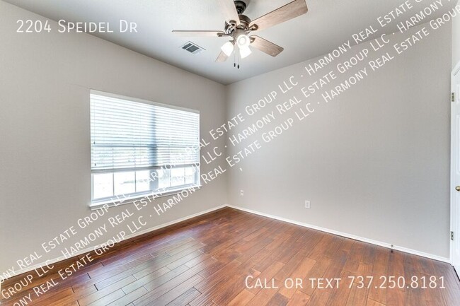 Building Photo - 2204 Speidel Dr