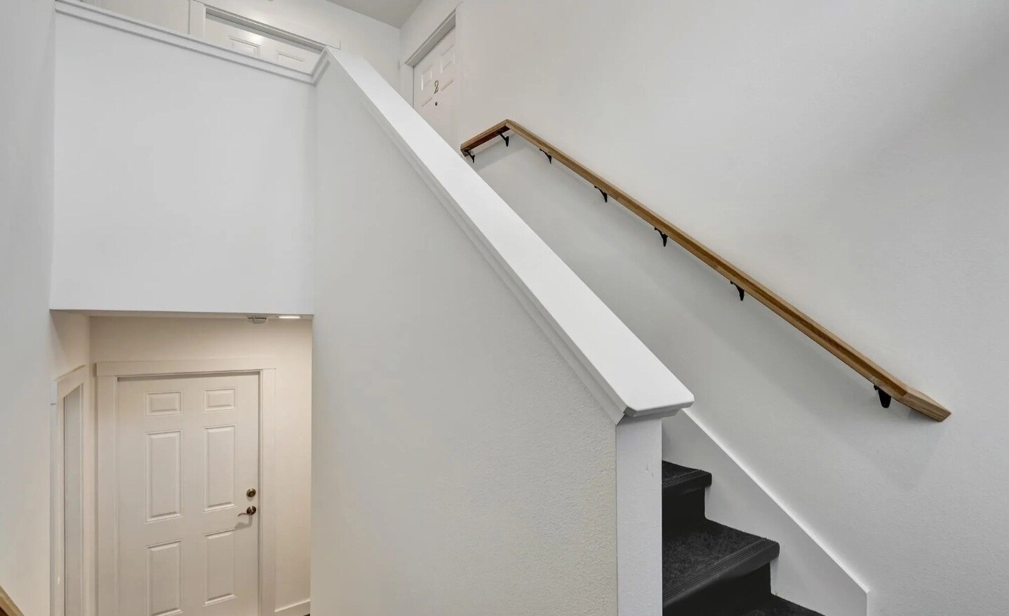 Building Photo - 818 E 10th Ave