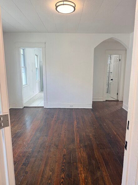Building Photo - 105 Bridgeport Ave