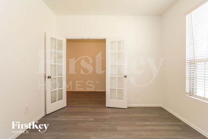 Building Photo - 932 Pickering Oak Row
