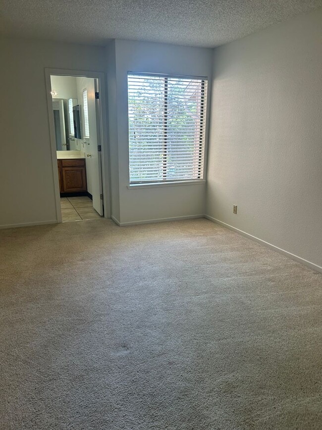 Building Photo - 2875 Idlewild Dr