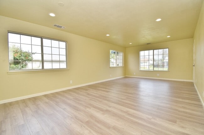 Building Photo - $3,590 / 3 BR - NICELY REMODELED FREMONT H...