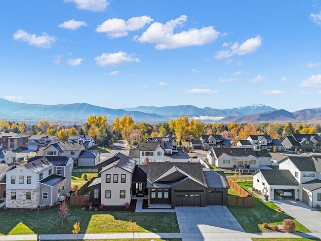 Building Photo - 296 E 230 N