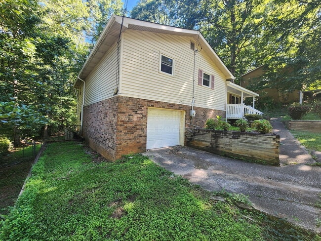 Building Photo - 3856 Cindy Dr