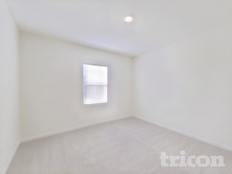 Building Photo - 1066 Large Poppy Dr