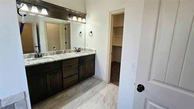 Building Photo - 1801 Savannah Ln