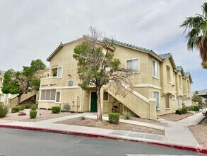 Building Photo - STUNNING 2 BEDROOM 2 BATH CONDO IN GATED C...