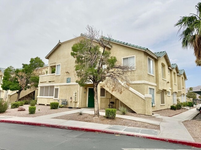 Primary Photo - STUNNING 2 BEDROOM 2 BATH CONDO IN GATED C...