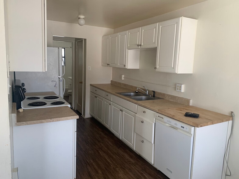 Building Photo - 680 Lincoln Dr