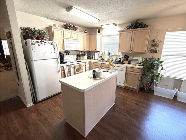 Building Photo - 1203 Mallard Dr