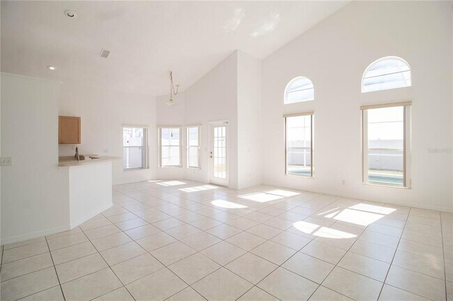 Building Photo - 667 Downing Cir