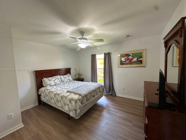 Building Photo - 803 Sandy Ridge Dr