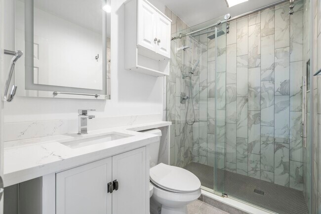 Building Photo - 10011 Lakeside Gables Dr