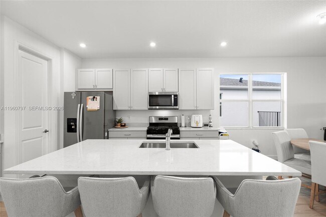 Building Photo - 13461 SW Bally Dr