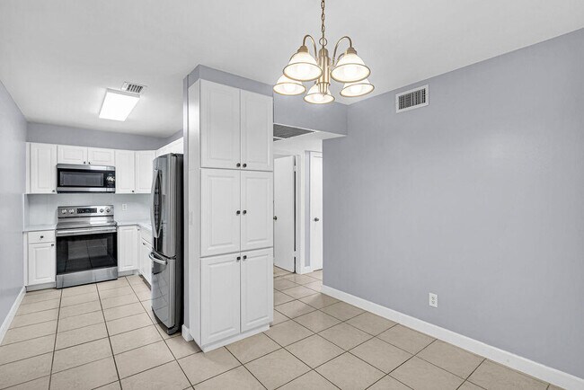 Building Photo - 333 SE Martin Ave