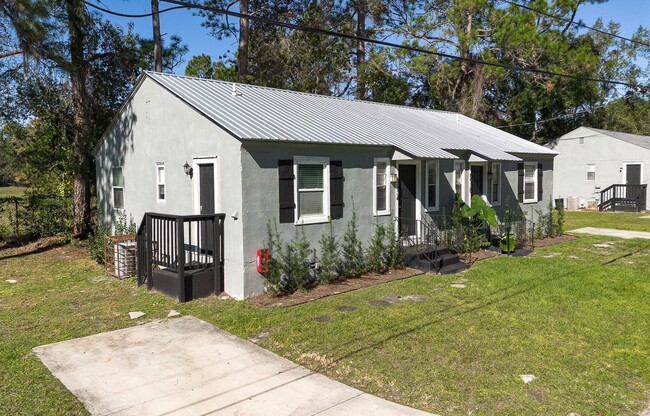 Building Photo - Renovated 2 Bedroom Jacksonville Heights D...