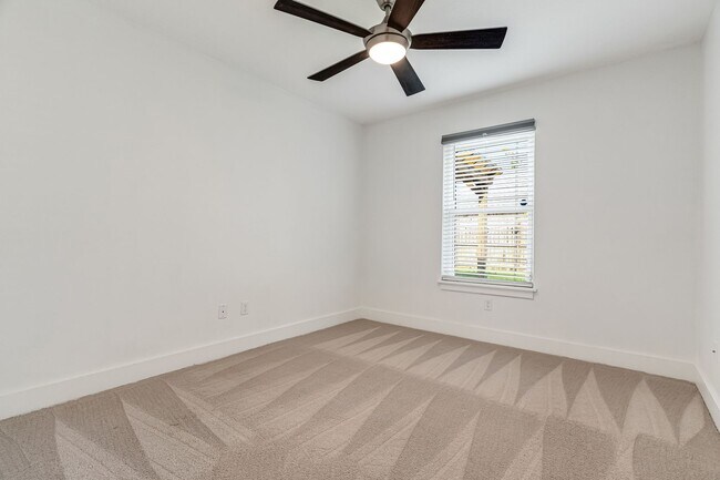 Building Photo - Beautifully Updated Home in Navarre!
