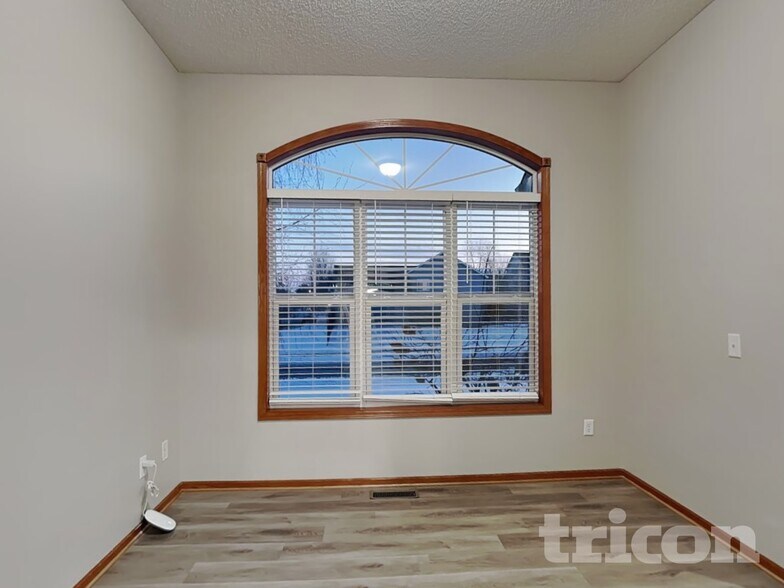 Building Photo - 2248 Longhorn Ln