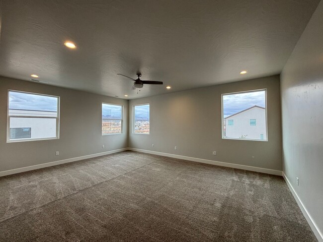 Building Photo - BRAND NEW 4 BEDROOM TOWNHOME!