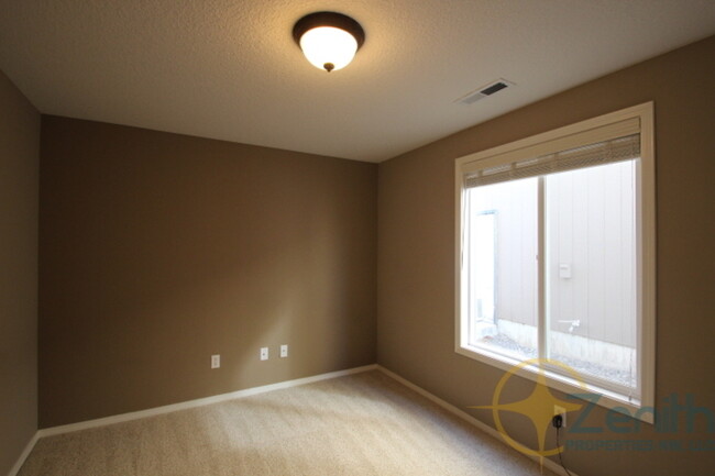 Building Photo - 7205 NE 159th Ave