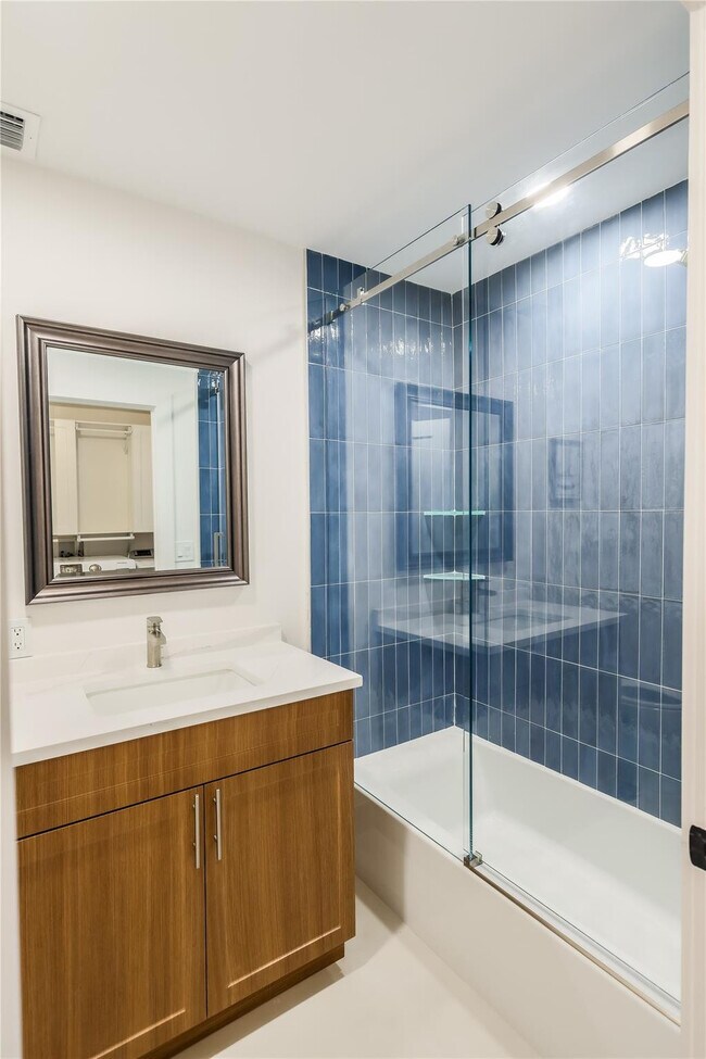 Building Photo - 3127 Sherwood Blvd