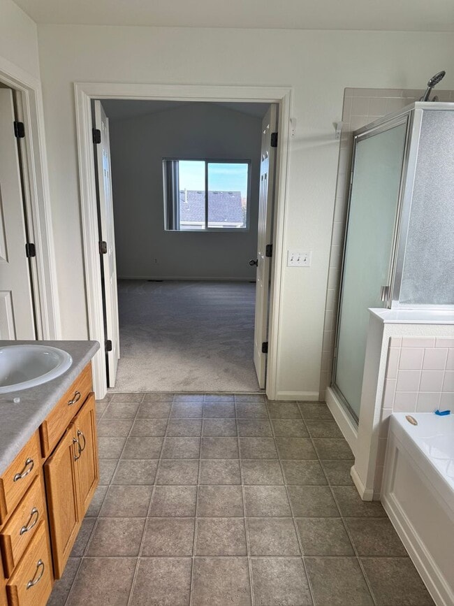 Building Photo - 1613 Summerset Dr