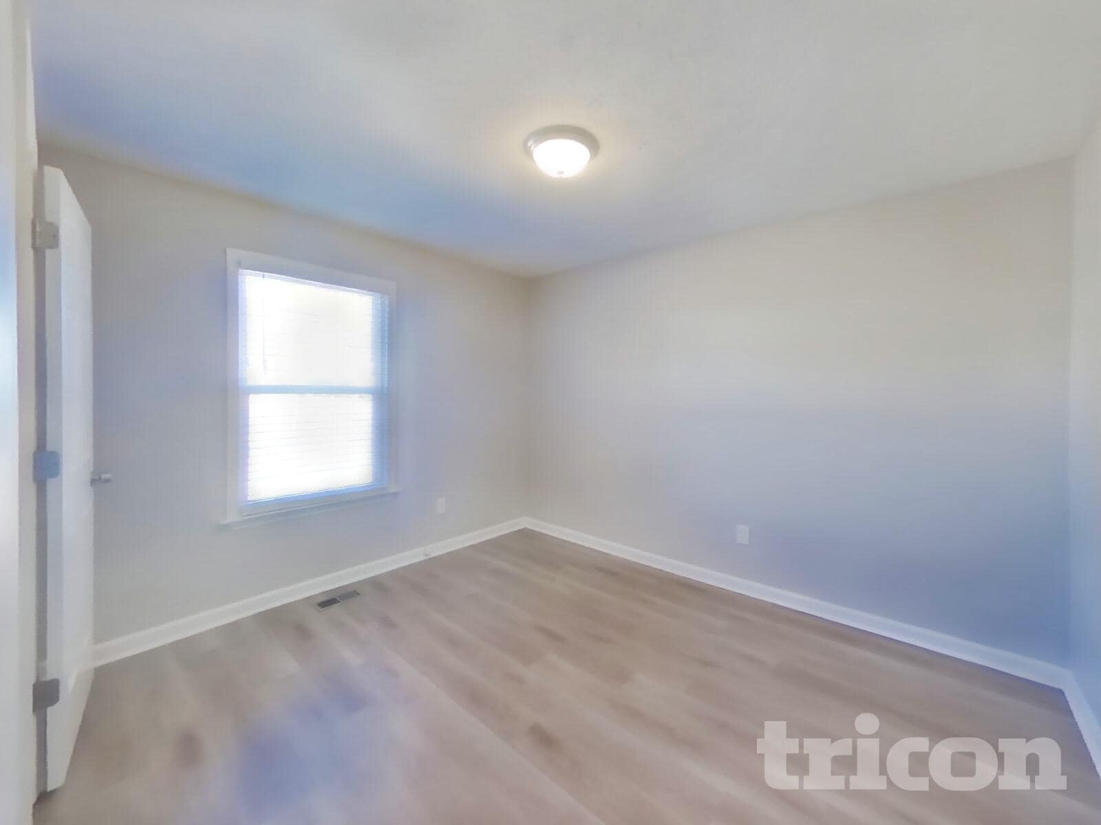 Building Photo - 362 Park Ct N