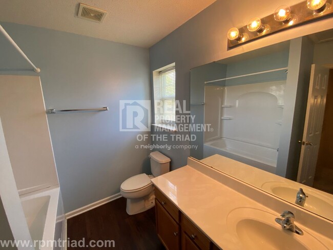 Building Photo - $250 OFF MOVE IN SPECIAL! Spacious 3BR/2.5...