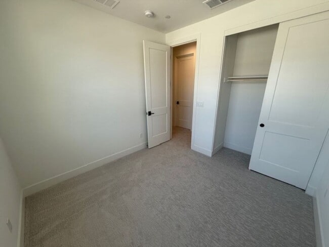 Building Photo - Brand New Townhome in Moonstone Community ...