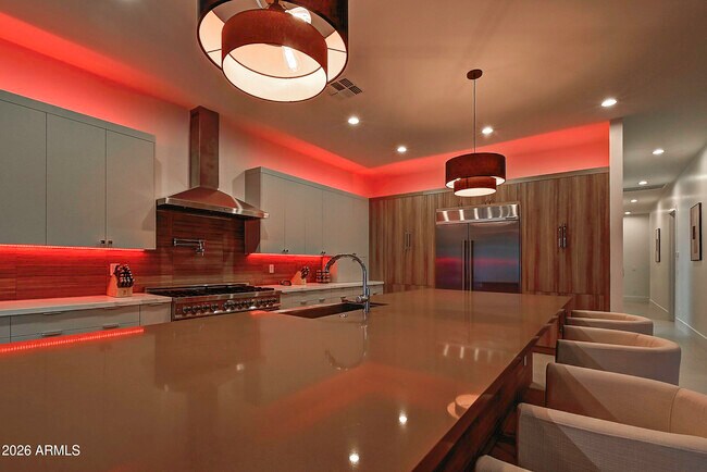 Building Photo - 6401 E Larkspur Dr